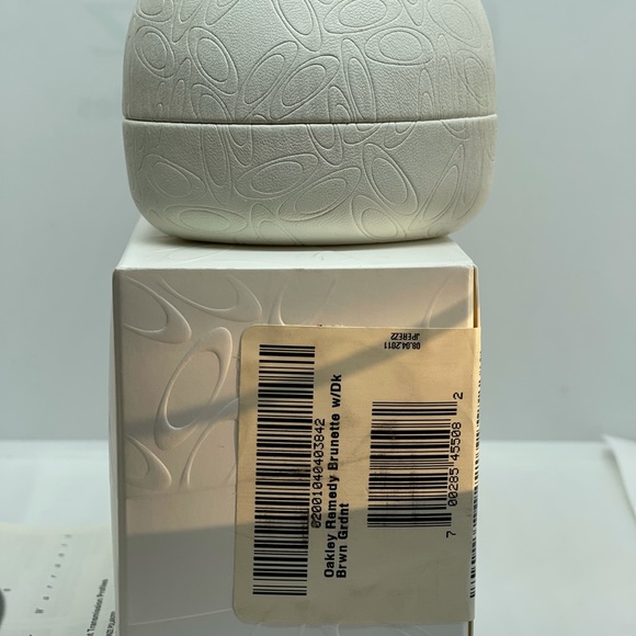 COPY - COPY - Brand New Oakley Black with Silver … - Picture 5 of 6